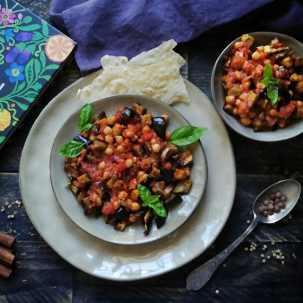 Ρεβίθια με μελιτζάνες: Το μυστικό της Παλαιστινιακής κουζίνας που θα σε κερδίσει