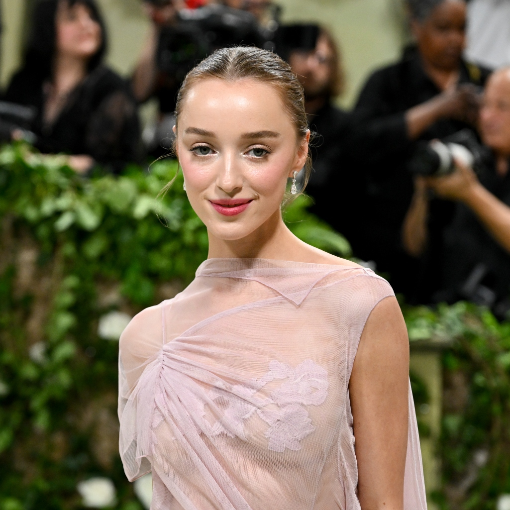 Το μυστήριο λύθηκε: Γιατί η Φίμπι Ντάινεβορ δεν επέστρεψε στο Bridgerton;