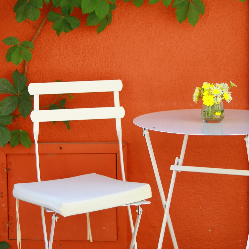 Βρήκαμε στα ΙΚΕΑ 4 υπέροχα σετ τραπεζιού, που χωράνε ακόμα και στο μικρότερο μπαλκόνι 