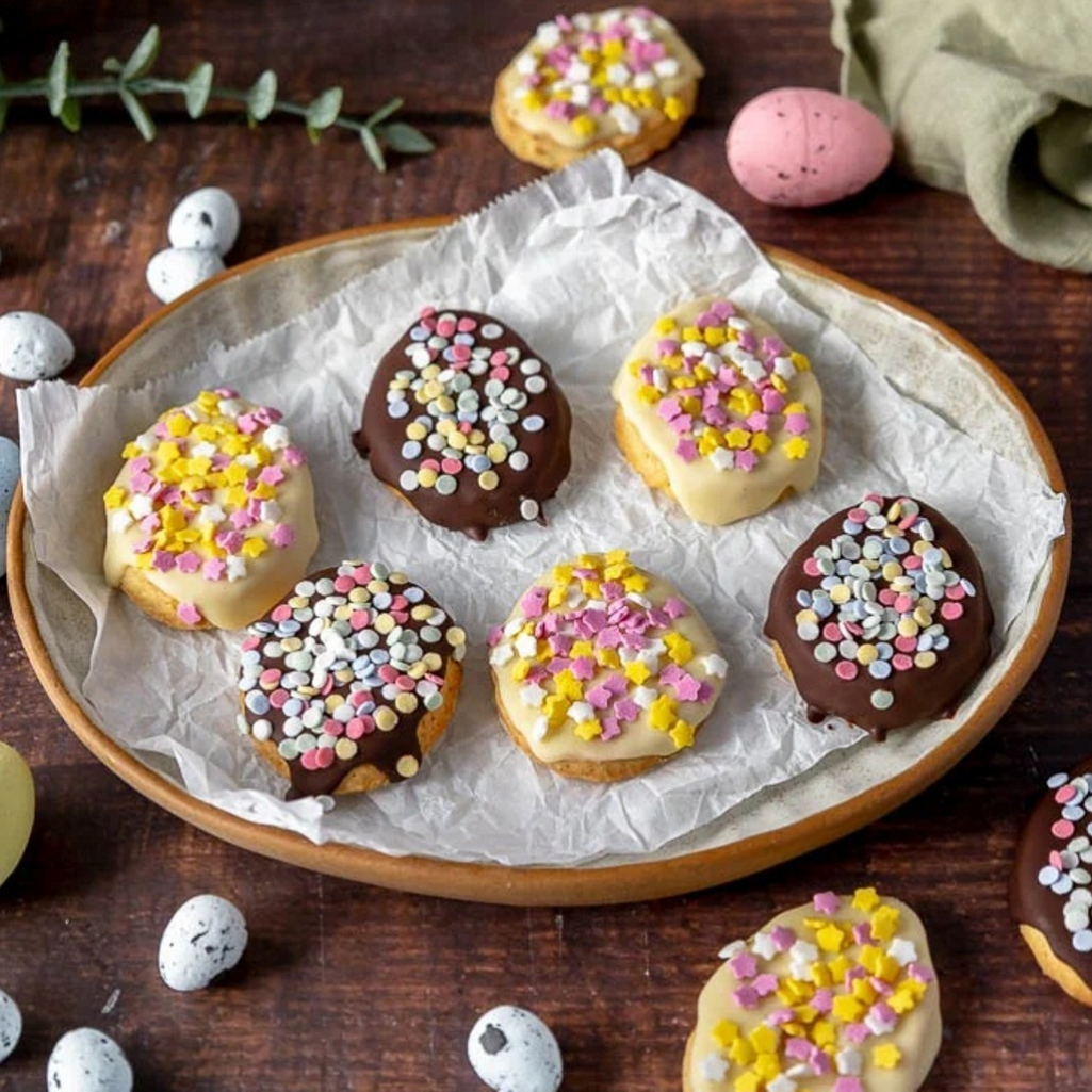 Τα πασχαλινά μπισκότα σε σχήμα αυγού που θα γίνουν ανάρπαστα στο τραπέζι