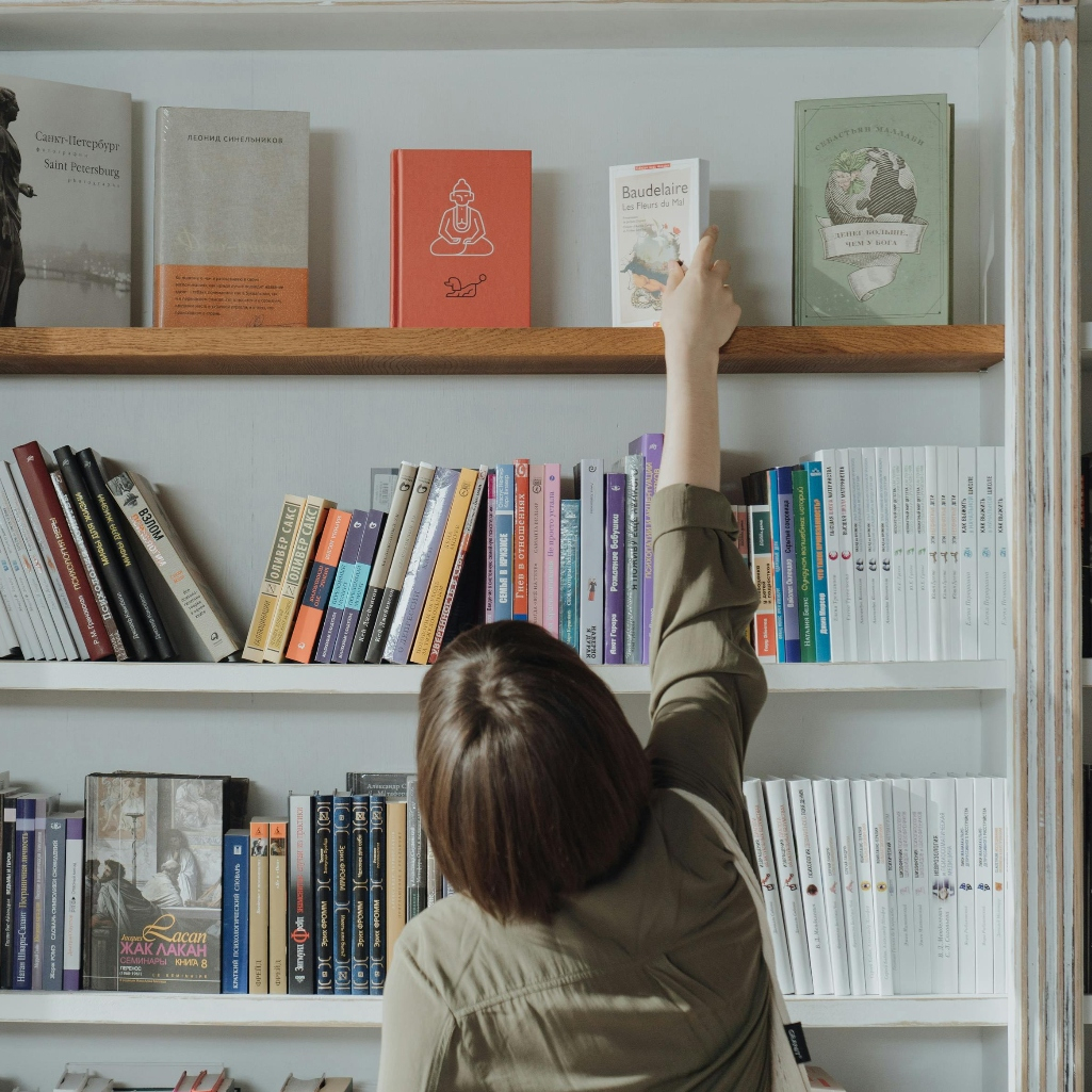 Οι Έλληνες επενδύουν στο βιβλίο - Πώς το BookTok μετατρέπει τη φιλαναγνωσία σε hot trend