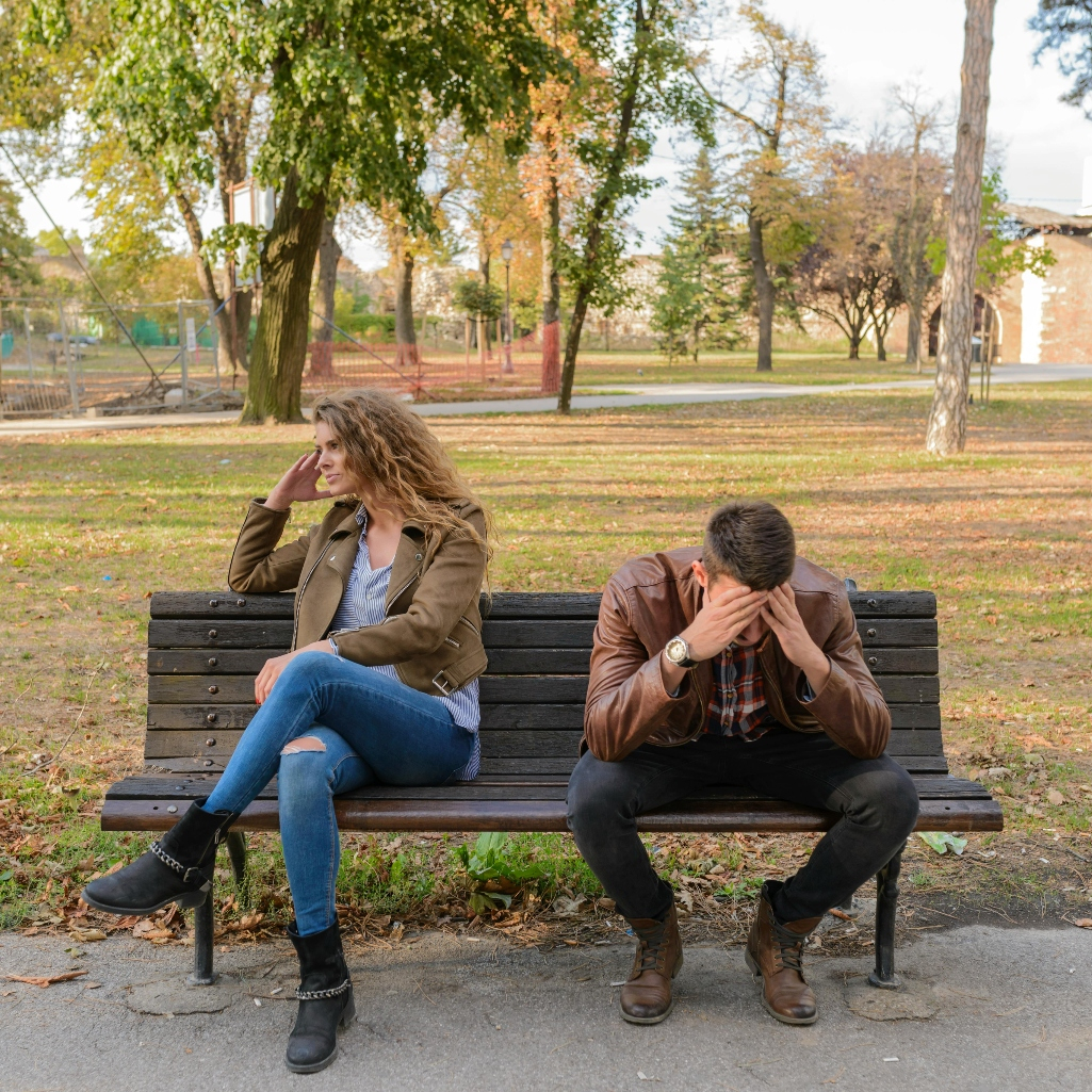 Σιωπηλό διαζύγιο: 8 σημάδια ότι το βιώνεις χωρίς να το συνειδητοποιείς