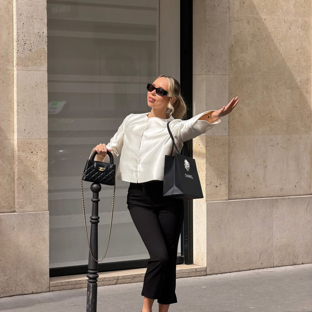 Το πιο αμφιλεγόμενο παντελόνι της άνοιξης επιστρέφει στη μόδα και ξέρουμε πώς θα το φορέσεις με στιλ