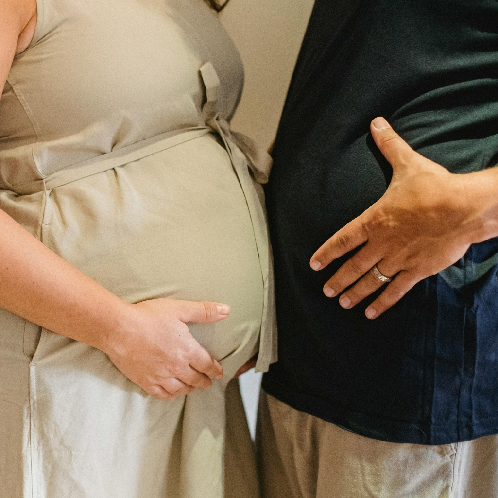 Όταν οι άντρες εμφανίζουν συμπτώματα εγκυμοσύνης - Τι είναι το σύνδρομο Couvade;