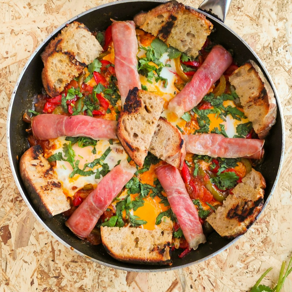 Αυγά με τραγανές πατάτες και jamón: Το ισπανικό brunch που θα λατρέψεις