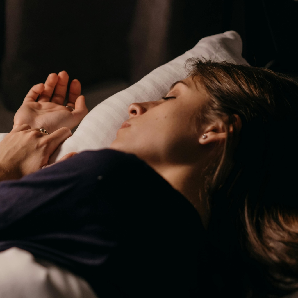 Γιατί ξυπνάς στις 3 το πρωί; 10 λόγοι που το σώμα σου "χτυπάει" καμπανάκι