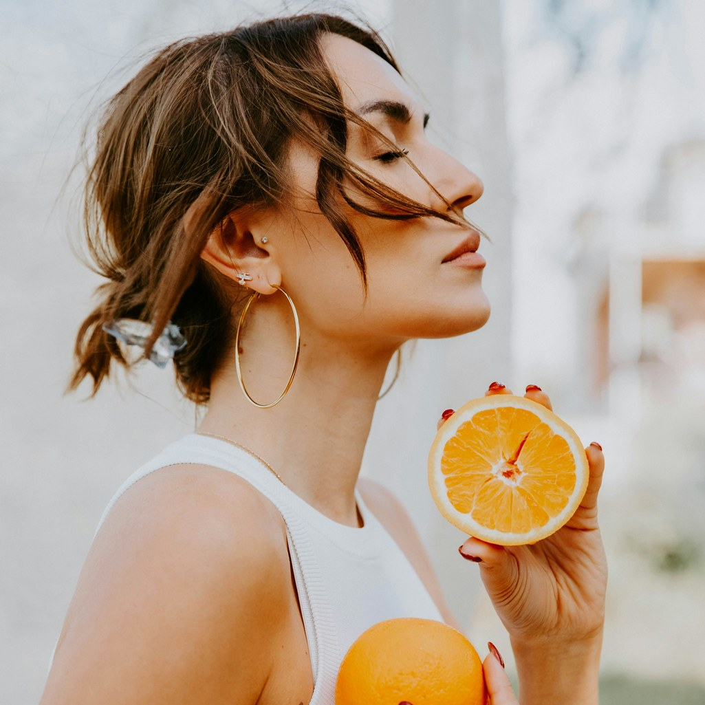 Μην πετάτε τη φλούδα πορτοκαλιού – Δείτε τι κάνει στην καρδιά και το έντερο σας