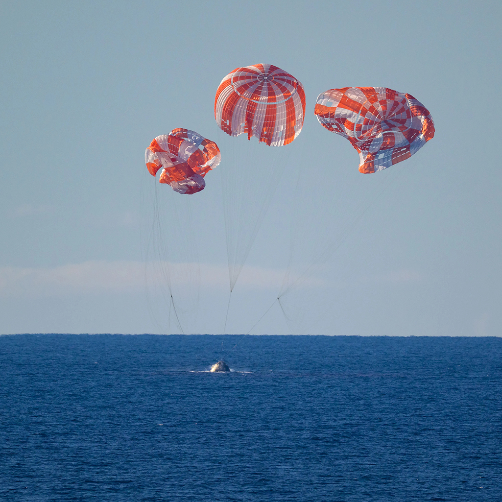 Ολοκληρώθηκε επιτυχώς το ταξίδι γύρω από τη Σελήνη - Η επιστροφή της αποστολής του Artemis II