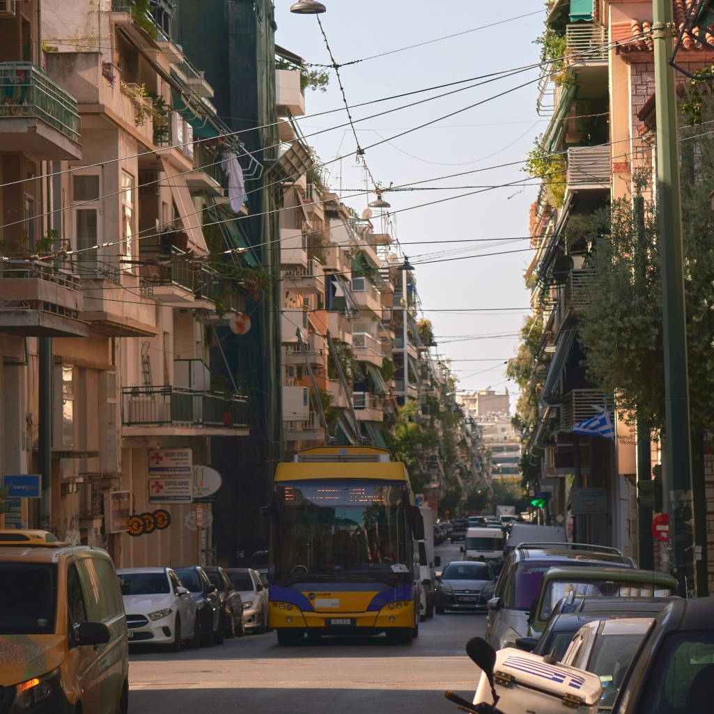 Της έσπασε το πόδι για μια θέση πάρκινγκ - Απίστευτο περιστατικό στο Παγκράτι