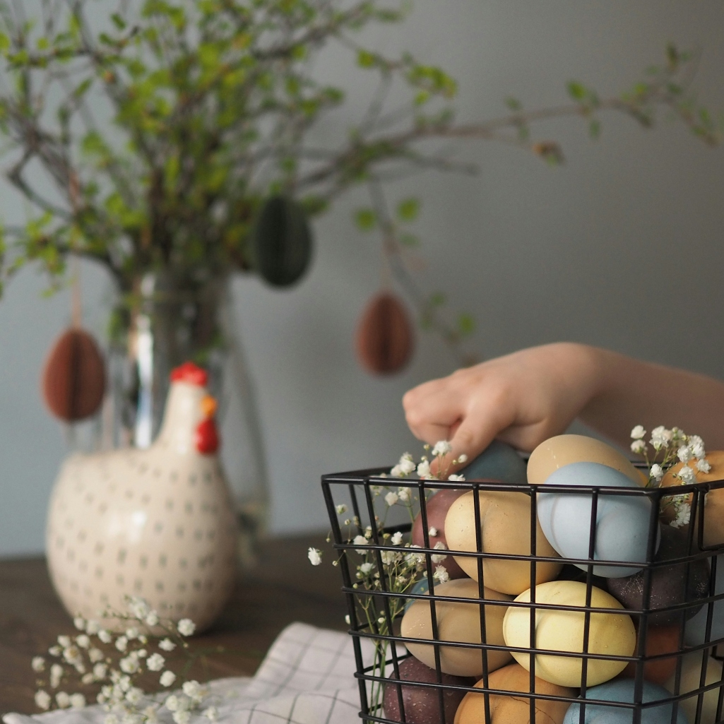 Πασχαλινή διακόσμηση τραπεζιού: Τι να αγοράσεις από IKEA & JYSK με budget κάτω των 25€