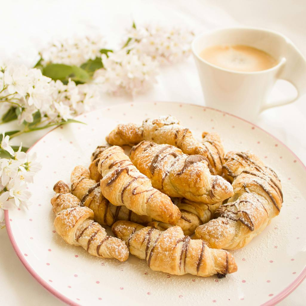 Αυτά τα κρουασανάκια με πραλίνα φουντουκιού στο air fryer θα τα φτιάχνεις κάθε μέρα