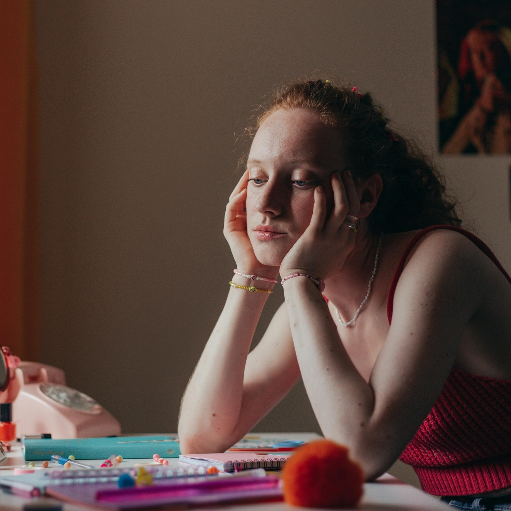 Πώς η οικονομική ανασφάλεια διαμορφώνει την ψυχολογία της Gen Z