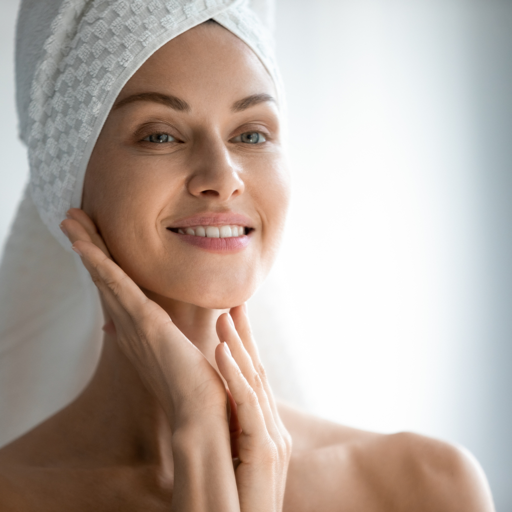 Αντιγήρανση προσώπου: Τα μυστικά ομορφιάς για λεία επιδερμίδα και φωτεινό βλέμμα