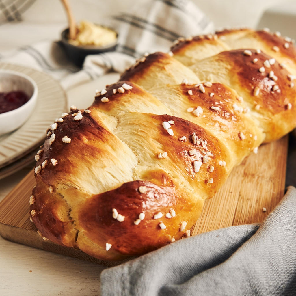 Αφράτο τσουρέκι σαν του φούρνου: Η τέλεια συνταγή για να το φτιάξεις σπίτι