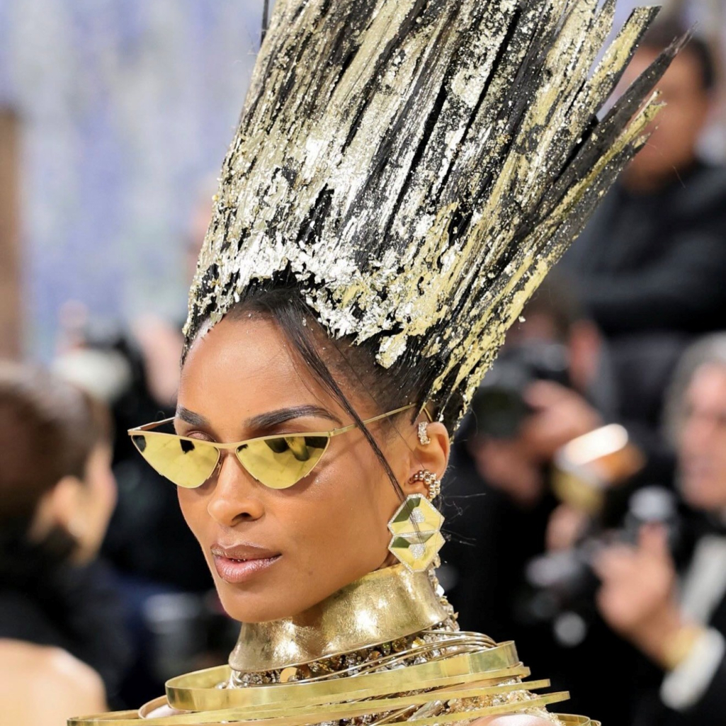 Met Gala 2026: Όταν η τέχνη του μετάλλου συνάντησε τη θηλυκότητα δια χειρός Celia Kritharioti