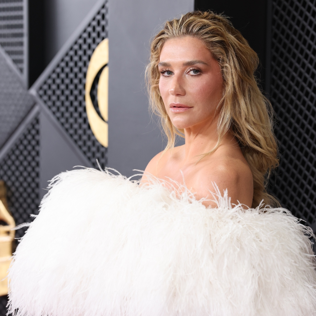 Η Kesha επαναπροσδιορίζει τα πρότυπα ομορφιάς στη ζωή της: “Να είσαι σέξι αλλά όχι ψεύτικη”