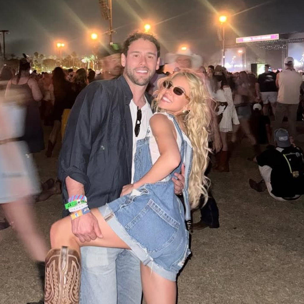 Η Σίντνεϊ Σουίνι είναι full in love! Τα φιλιά, οι αγκαλιές, οι ρομαντικοί χοροί και οι βόλτες στο ηλιοβασίλεμα με τον σύντροφό της