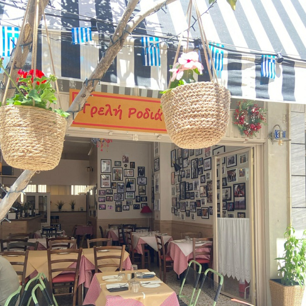 Άνοιξη στην Τρελή Ροδιά: Πρώτες ύλες από το χωριό μαμαδίστικη φροντίδα στο μαγείρεμα 
