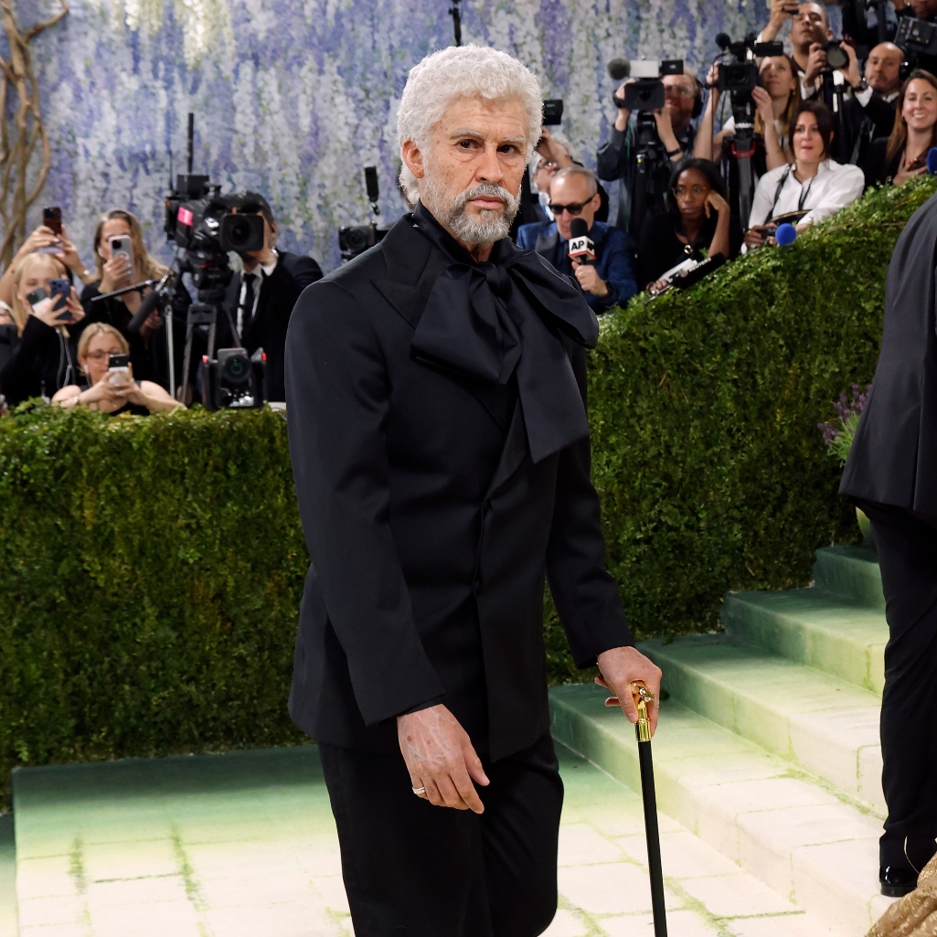 Αγνώριστος ο Bad Bunny στο Met Gala 2026 - Εμφανίστηκε μισό αιώνα μεγαλύτερος, “αγκαλιάζοντας” το πέρασμα του χρόνου