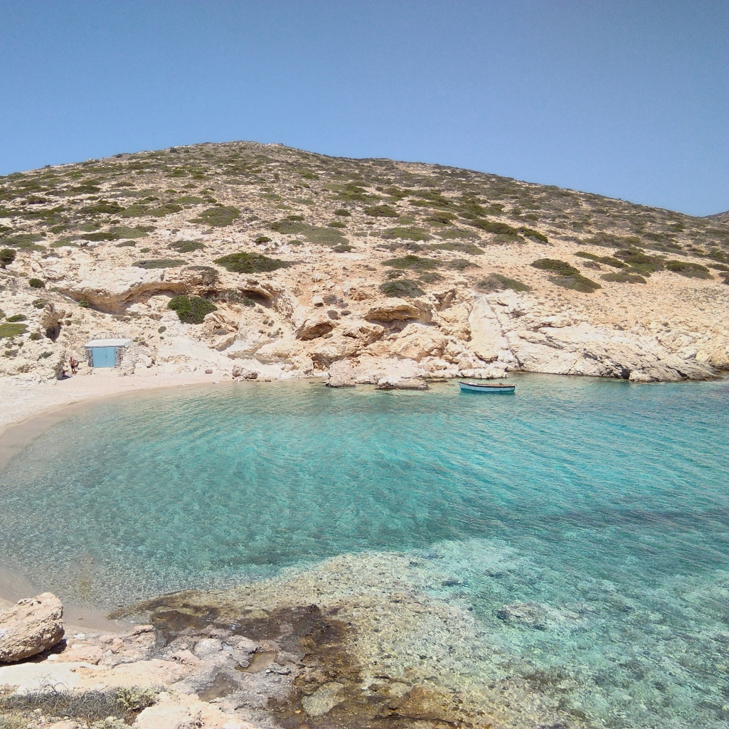 Το κυκλαδίτικο νησί που βρίσκεται στο no2 των κορυφαίων μυστικών προορισμών της Ευρώπης