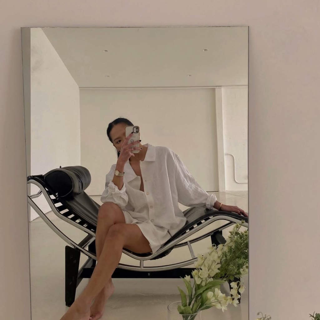 Sunday Inspo: 5 + 2 κομψά looks με λινό πουκάμισο για τις ζεστές ημέρες της εβδομάδας