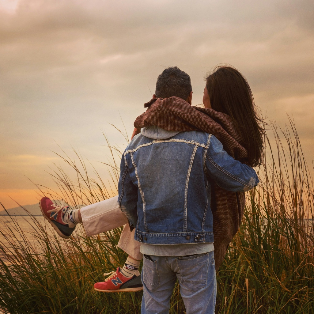 Love bombing: όταν το «τέλειο» είναι red flag