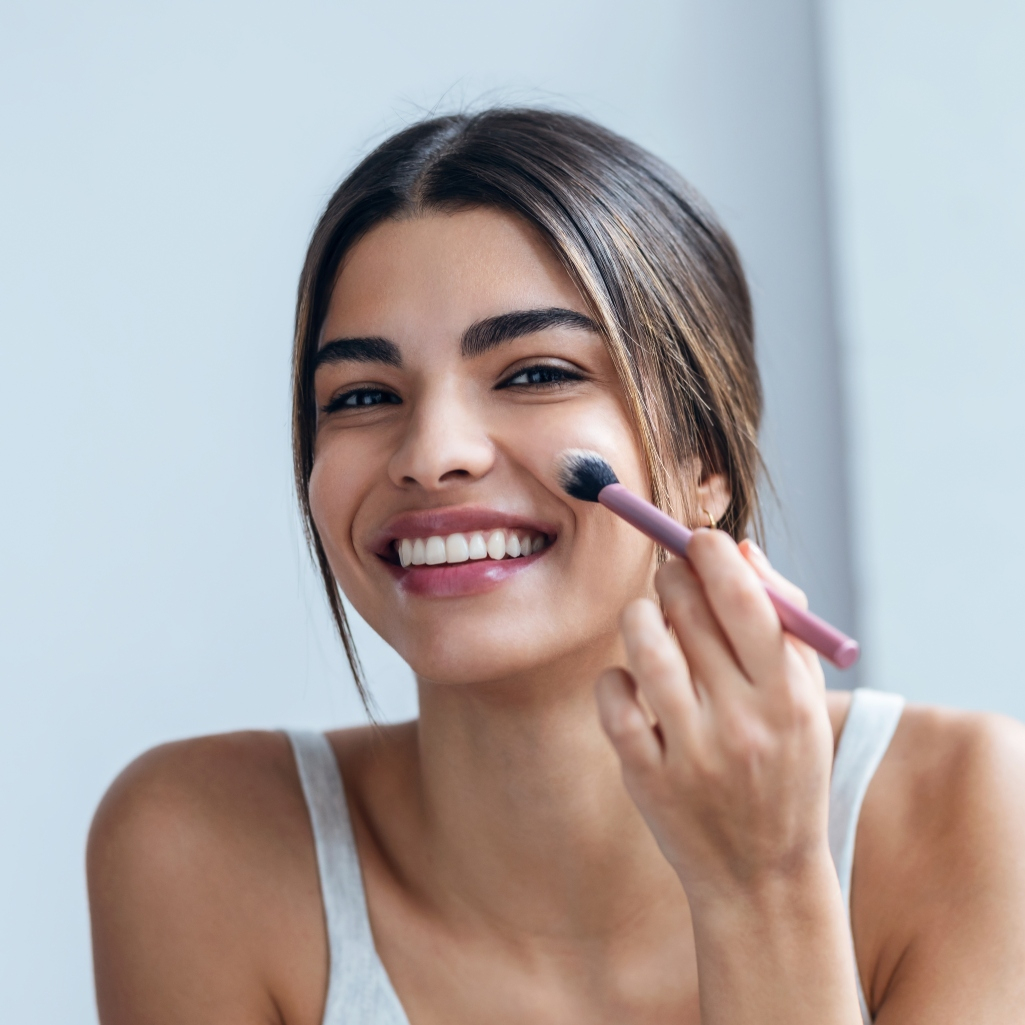 Beauty Routine: Τα 4 βασικά βήματα για φρέσκο και λαμπερό αποτέλεσμα