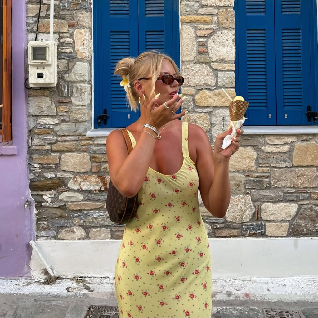Καλοκαιρινά νύχια μονόχρωμα