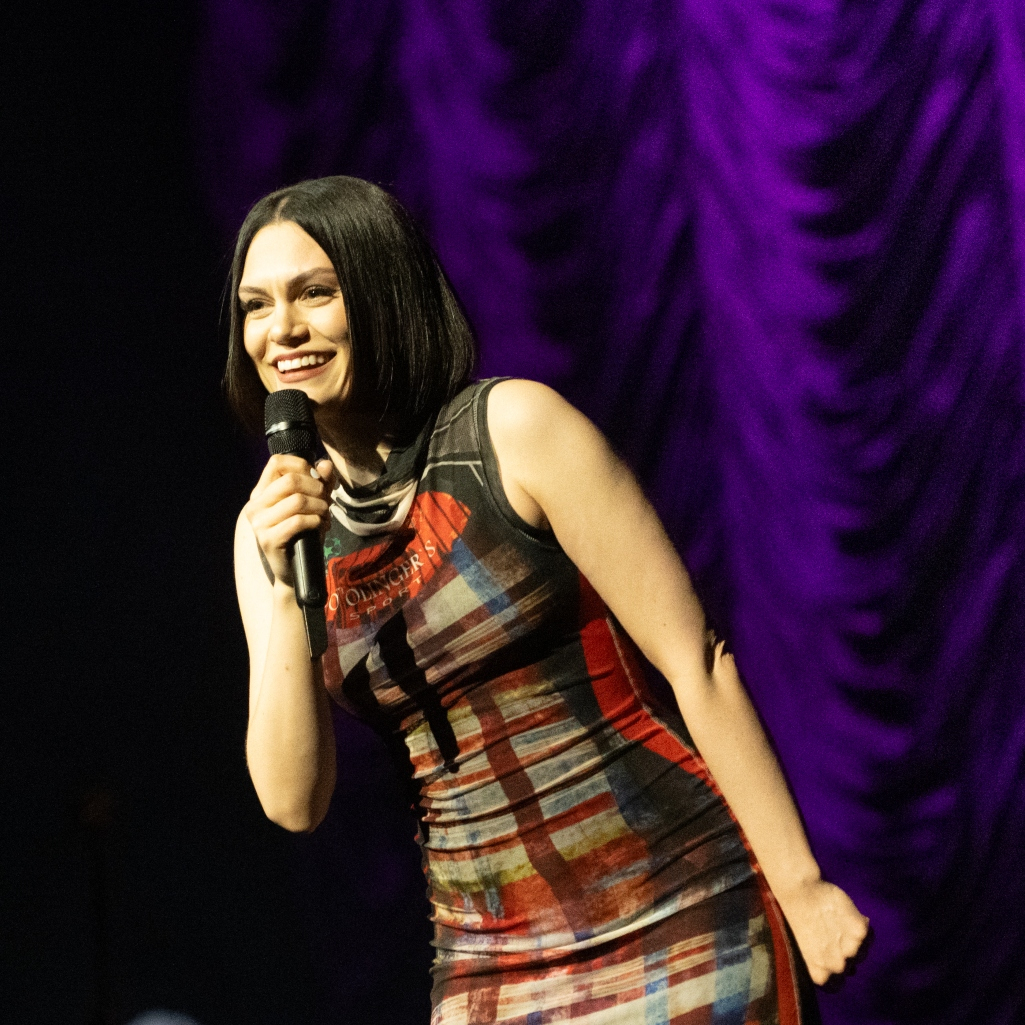 Το ηχηρό μήνυμα της Jessie J έναν χρόνο μετά τη μαστεκτομή: “Ελέγξτε το στήθος και τις μασχάλες σας”