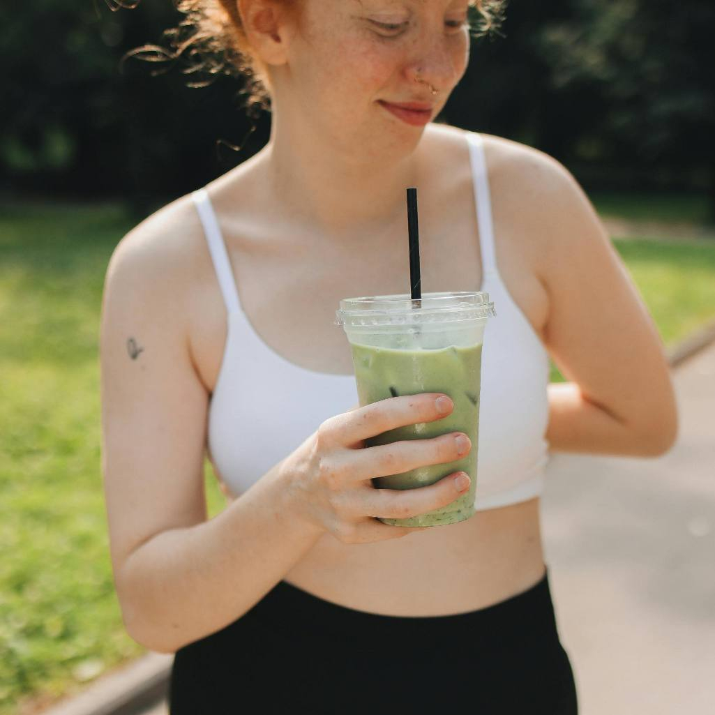 4 τρόποι με τους οποίους το matcha μπορεί να επηρεάσει την υγεία σου αν το παρακάνεις