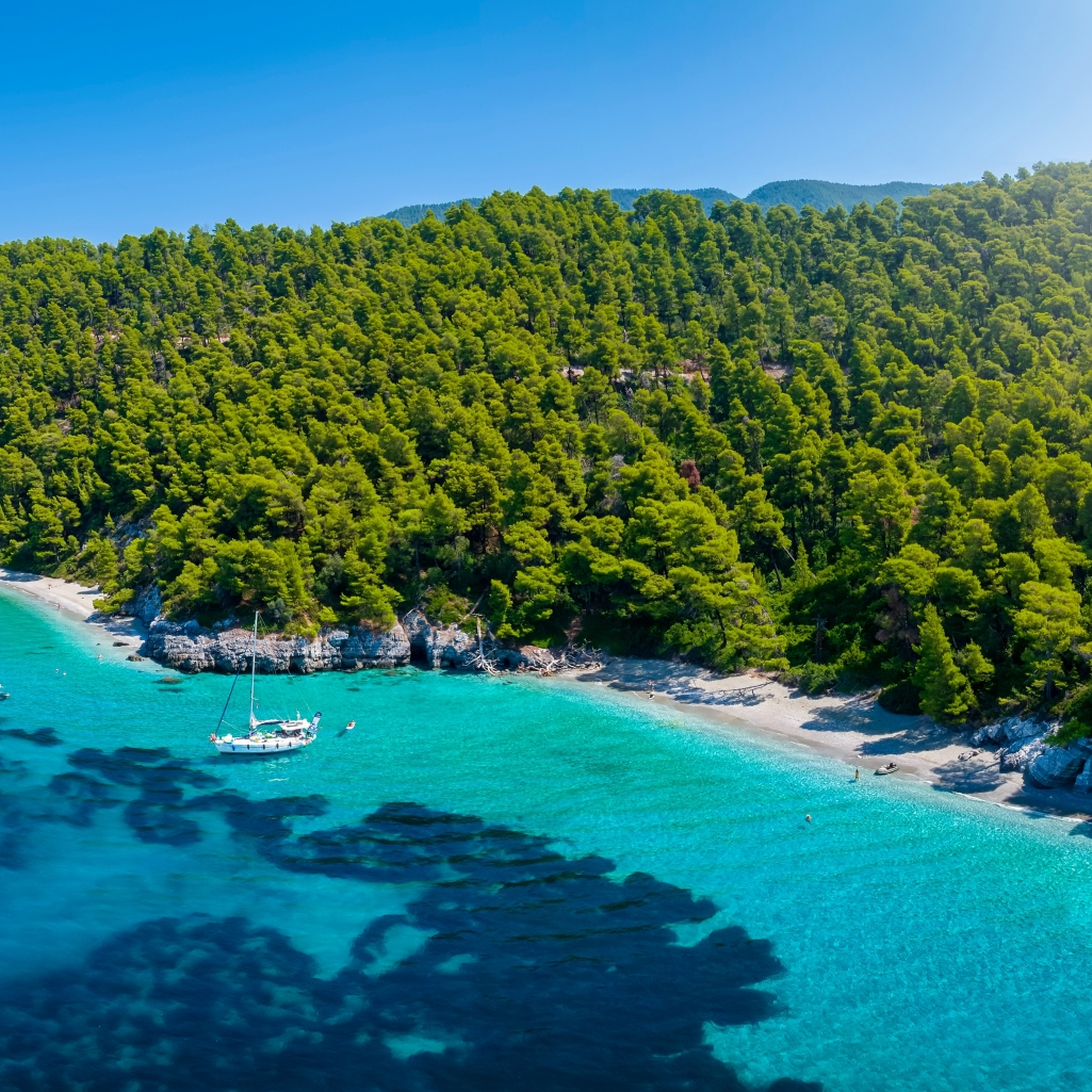 Απόδραση για δύο: 5 ελληνικά νησιά για ρομαντικές διακοπές με το ταίρι σου 
