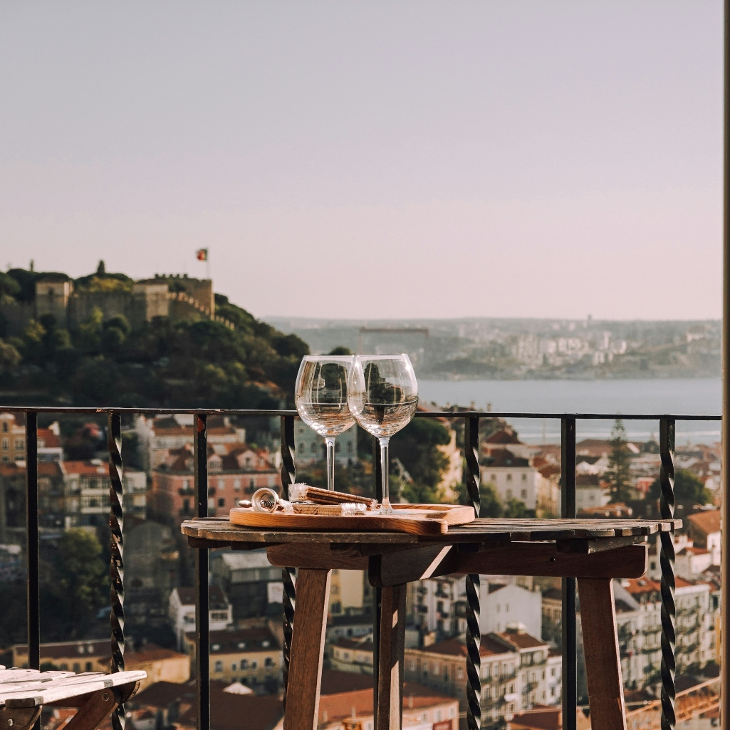 Βρήκα πώς να μετατρέψεις το μπαλκόνι σου σε aesthetic μπαρ με μια μόνο αγορά από Praktiker