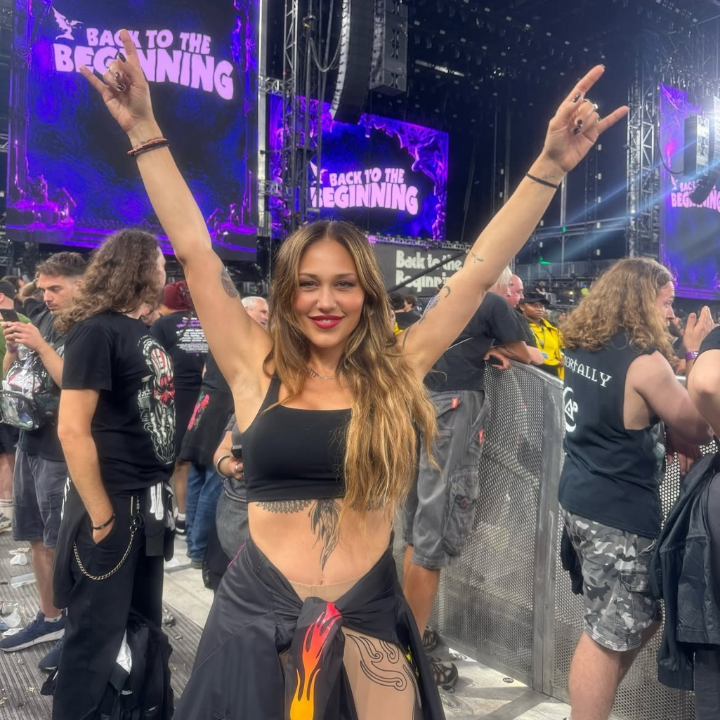 Οι Metallica ξεχώρισαν την Πηνελόπη Αναστασοπούλου σε παγκόσμιο διαγωνισμό