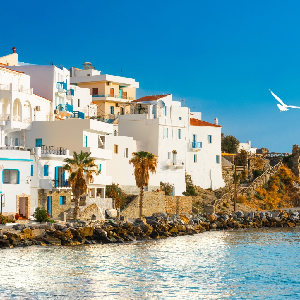 Ούτε η Μήλος, ούτε η Σαντορίνη: Αυτό το κυκλαδονήσι ανήκει στα ομορφότερα της Ευρώπης, σύμφωνα με το Generation Voyage