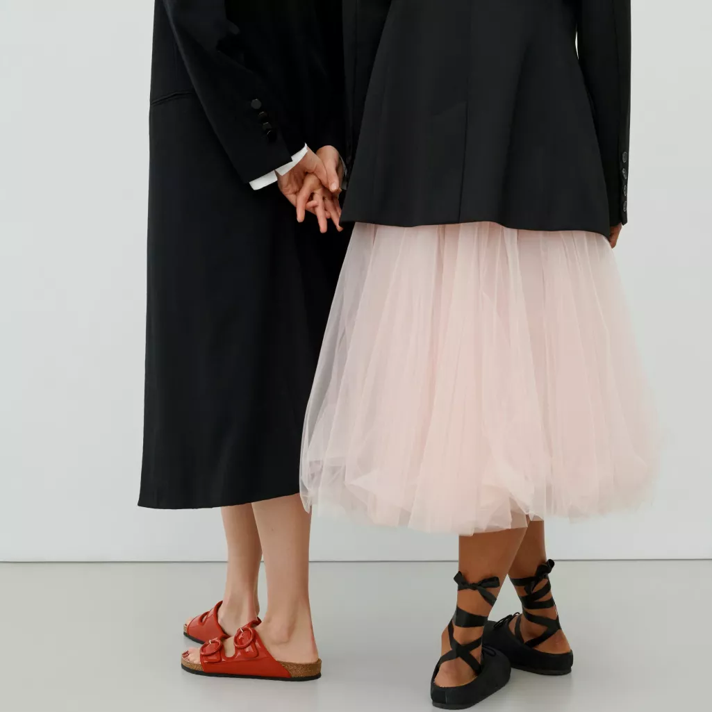 Repetto x Birkenstock: Όταν η balletcore αισθητική και η άνεση γίνονται ένα, το αποτέλεσμα είναι μία συλλογή «όνειρο»