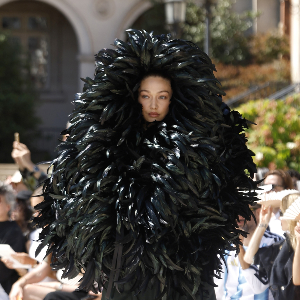Ο Πιέρ Πάολο Πιτσιόλι παρουσίασε την πρώτη couture συλλογή του για τον οίκο Balenciaga και οι εικόνες μιλούν από μόνες τους