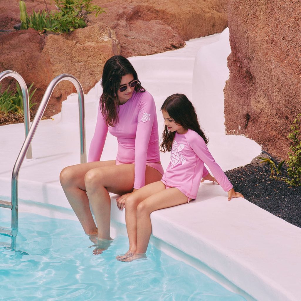 Mom & Daughter Matchy Matchy: Καλοκαιρινοί κανόνες όταν τα μαγιό είναι ασορτί 