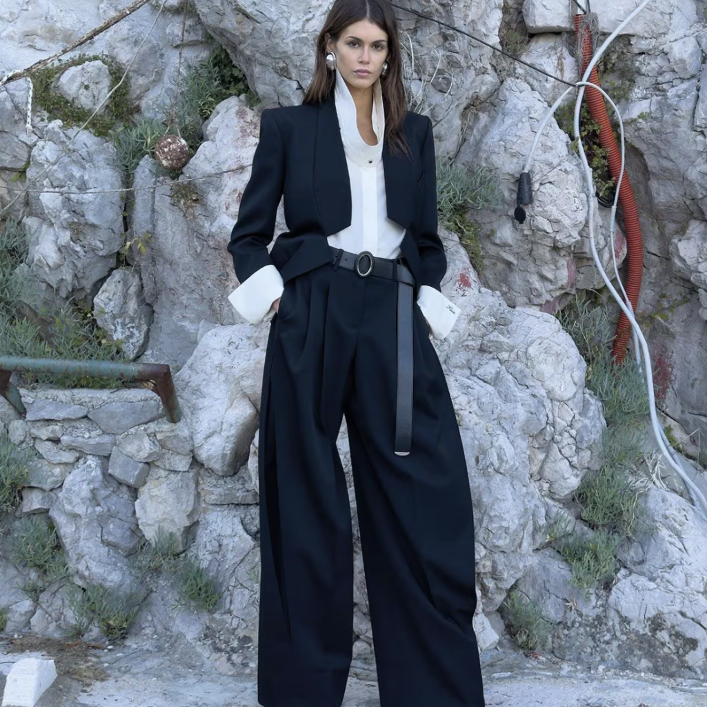 Η Σάρα Μπάρτον ταξίδεψε τον οίκο Givenchy στην Κροατία για την νέα καμπάνια