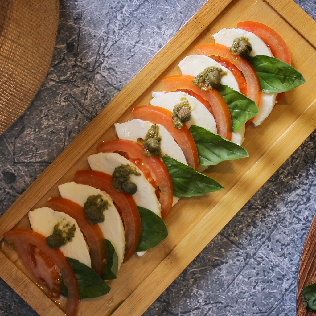5 μυστικά για την τέλεια σαλάτα Caprese όπως την κάνουν στην Ιταλία