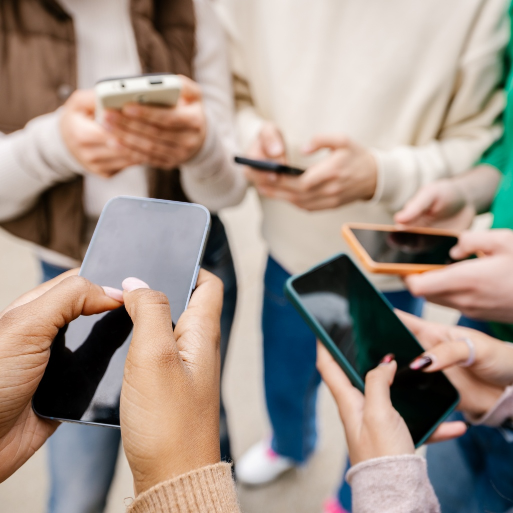Νέα Ζηλανδία: Βάζει stop στα social media για παιδιά κάτω των 16