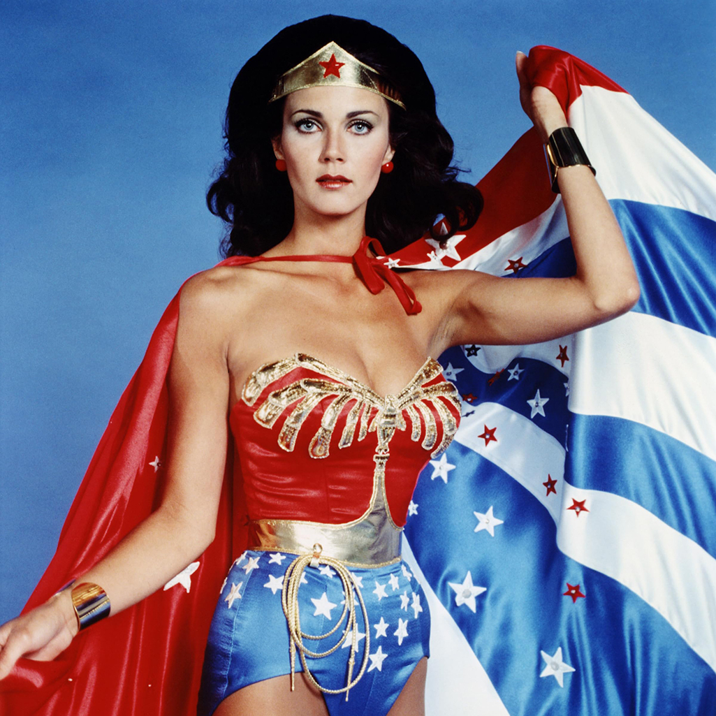 Λίντα Κάρτερ: Η διαχρονική Wonder Woman στα 75 της συνεχίζει να μαγεύει το κοινό