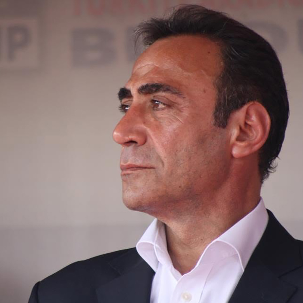 Μπερχάν Σιμσέκ: Παραιτήθηκε από τη ΜΥΚ μετά τη δημοσιοποίηση βίντεο που επιτίθεται στη σύντροφό του 