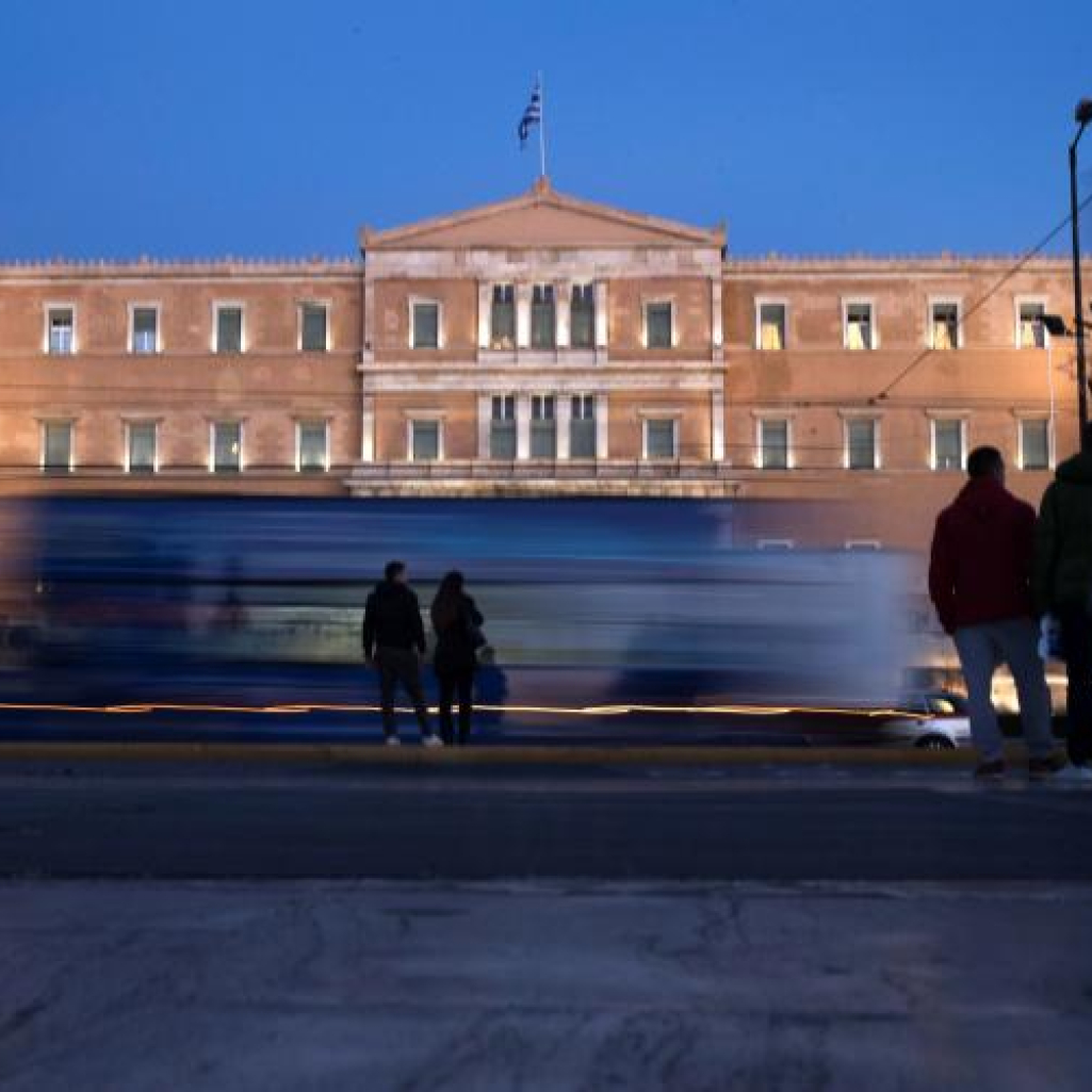 Οι Έλληνες ενδιαφέρονται για την πολιτική - Έρευνα χαρτογραφεί την κοινωνική στάση των πολιτών