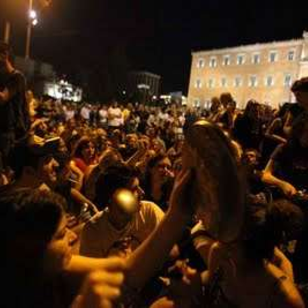 EV976_SYNTAGMA_AGANAKTISMENOI38562.jpg