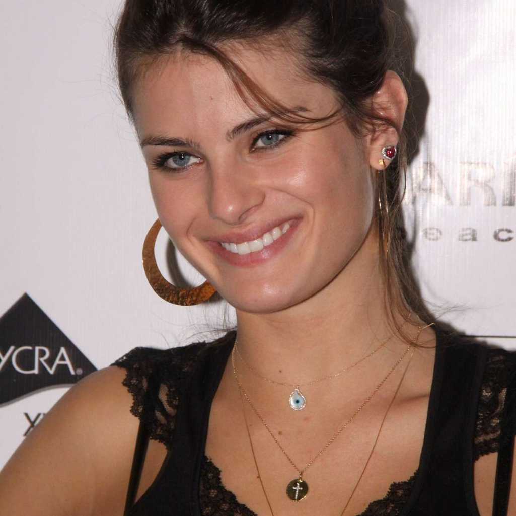 isabeli-fontana-arrives-f-11.jpg