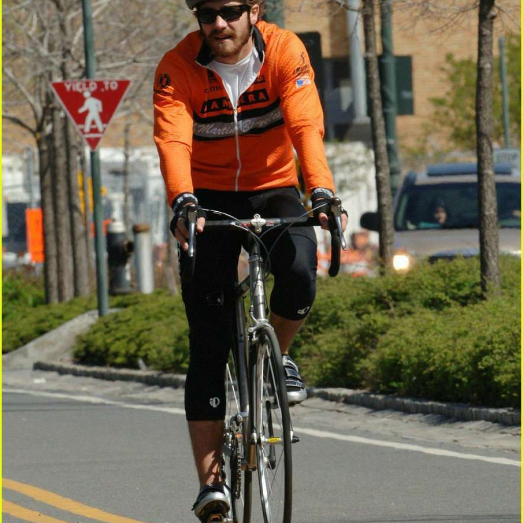 jake-gyllenhaal-bike.jpg