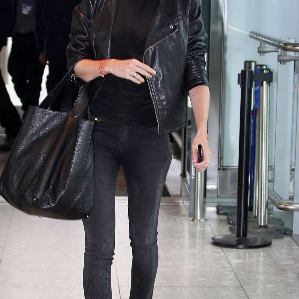lara-stone-at-heathrow-ai-14.jpg