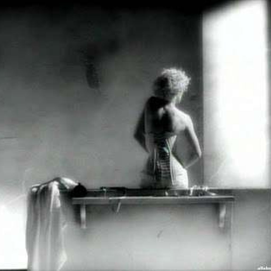 madonna-vogue-video-cap-0048.jpg