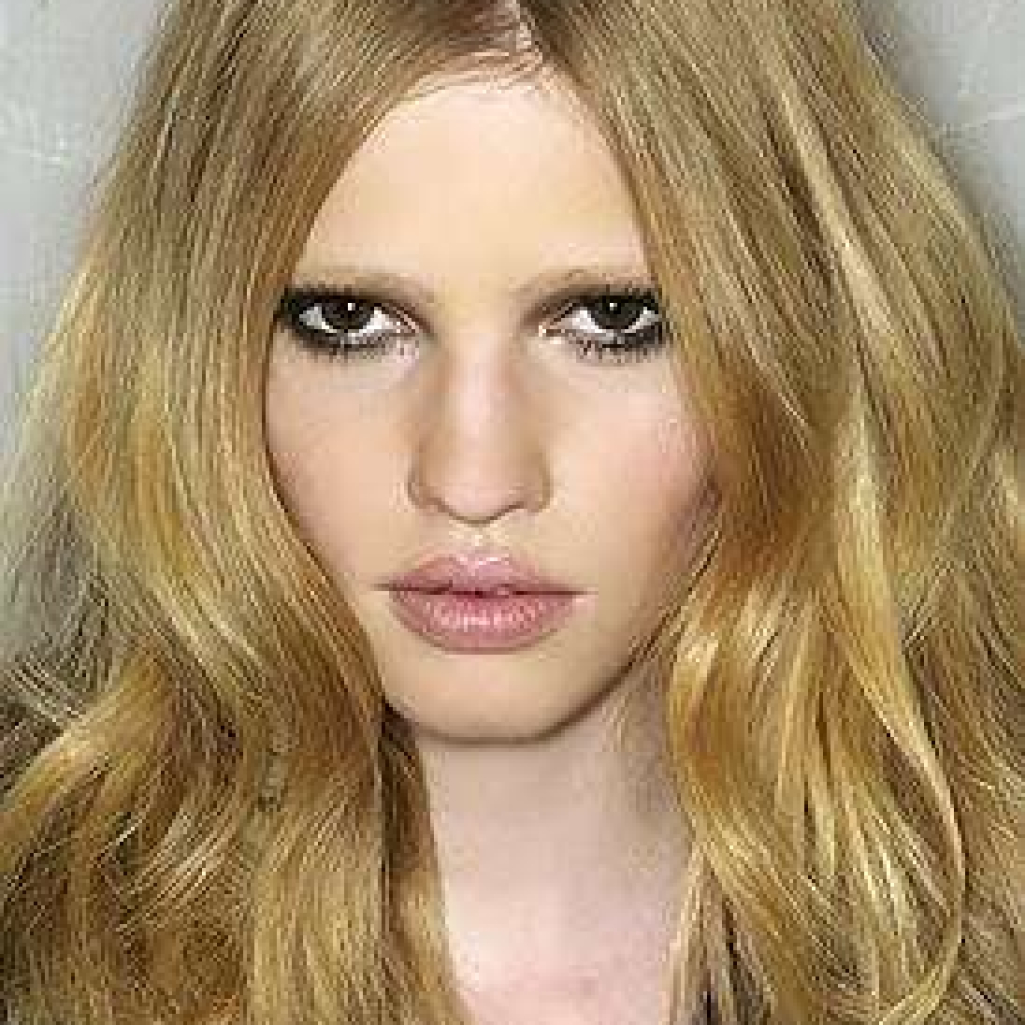 lara_stone_mode_une.jpg