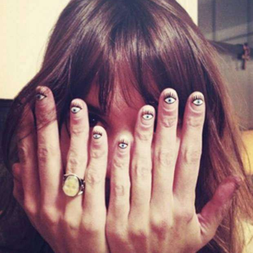 ALEXA+CHUNG+NAILS+TWITTER.jpg